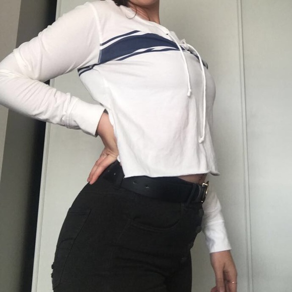 Cropped Lace-Up Tee - Picture 3 of 4